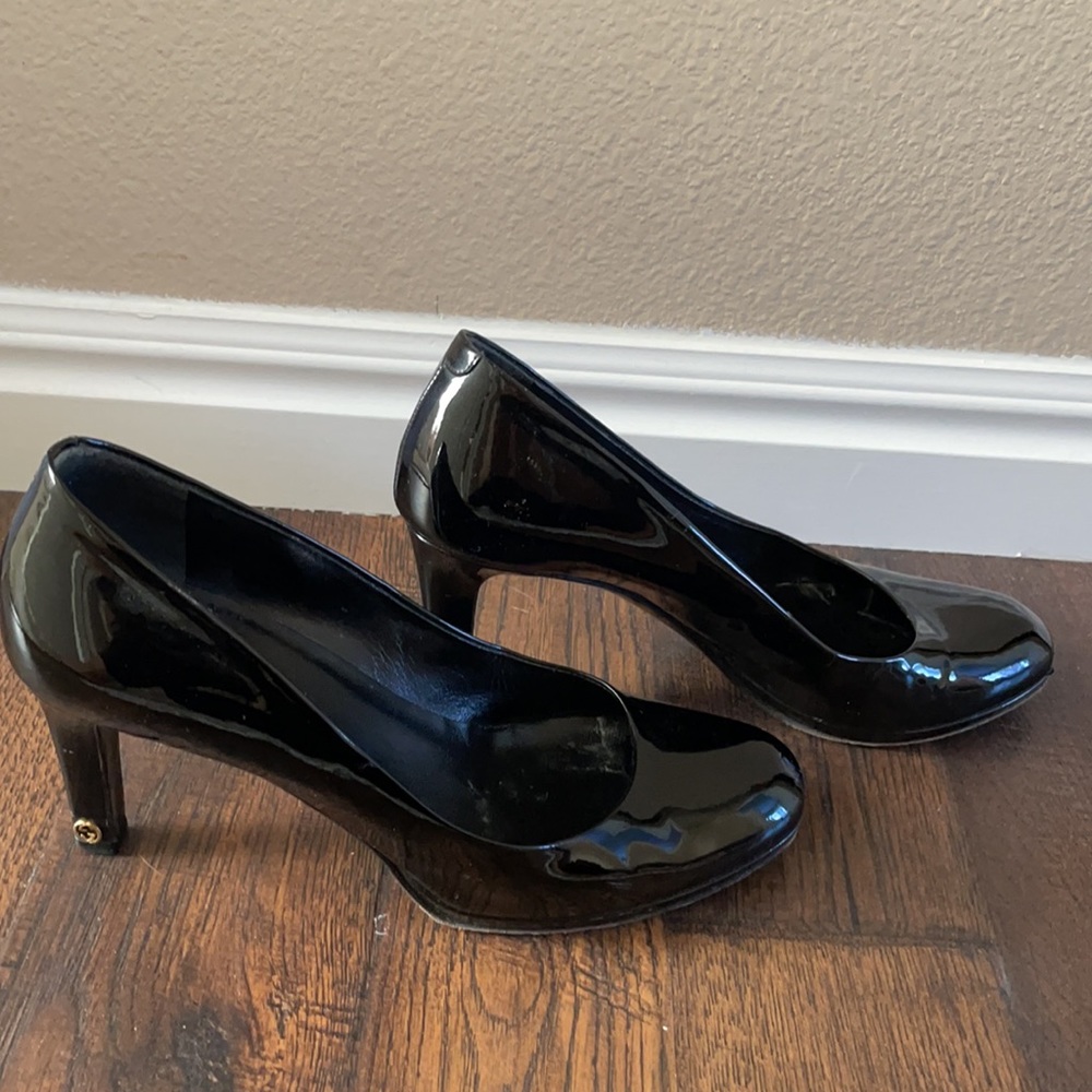 Gucci black pumps